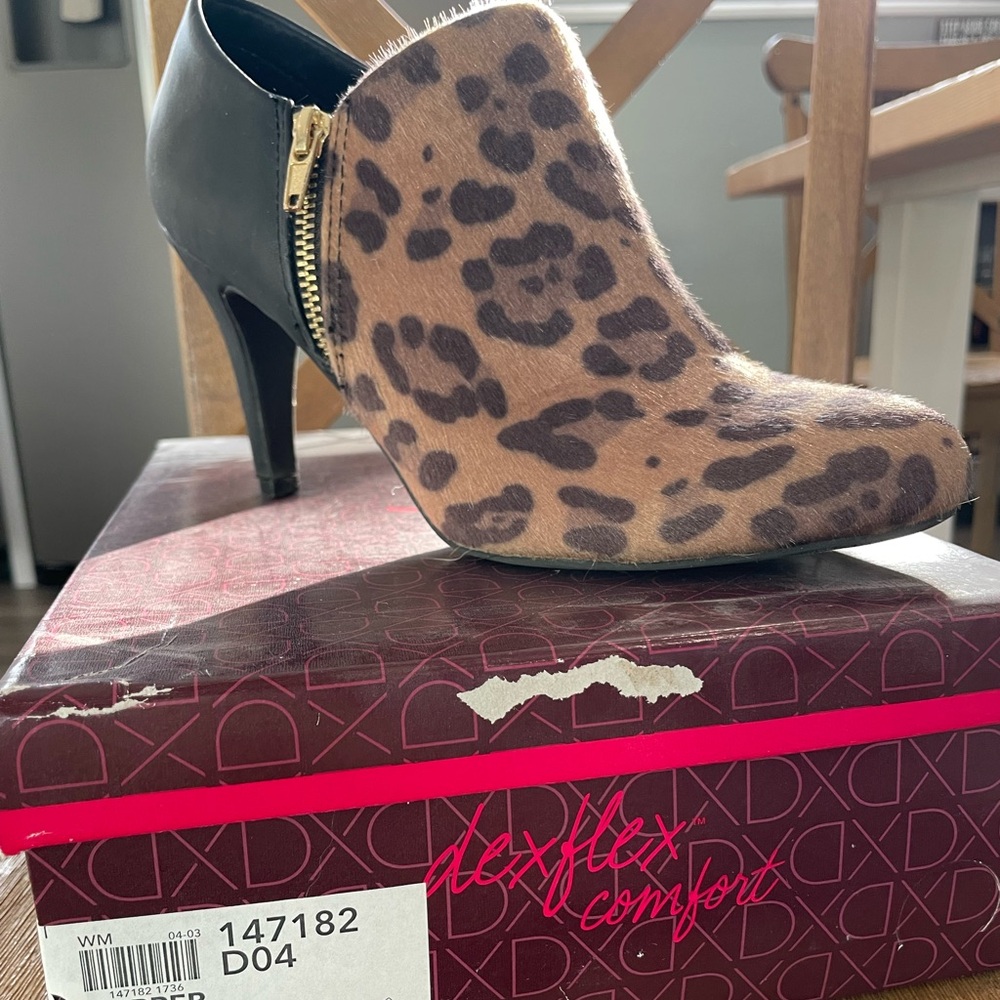 Dexflex Comfort Harper heeled booties - black/cheetah - size 8.5